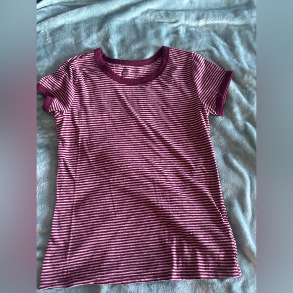 2 Womens Short Sleeve Shirts. Medium. Banana Republic and Arizona - Picture 2 of 11